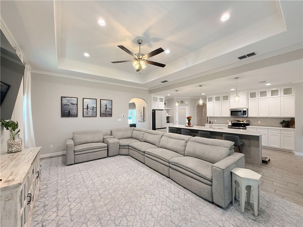 105 Traditions Dr, Rockport, TX 78382 — photo 2