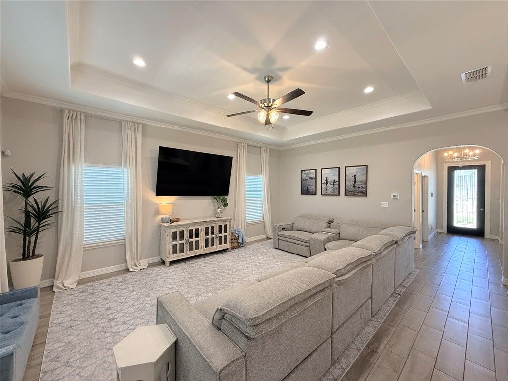 105 Traditions Dr, Rockport, TX 78382 — photo 3