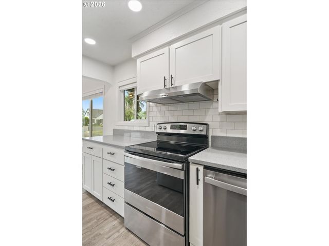 3588 SISTERS VIEW Ave, Eugene, OR 97401