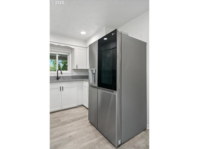 3588 SISTERS VIEW Ave, Eugene, OR 97401