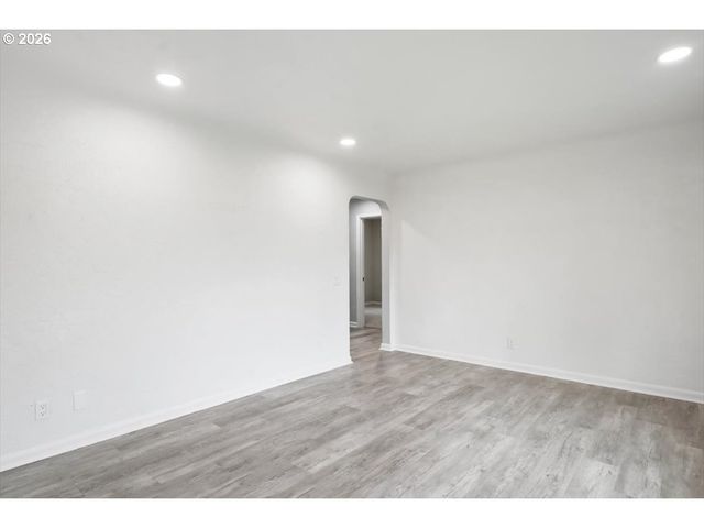 3588 SISTERS VIEW Ave, Eugene, OR 97401