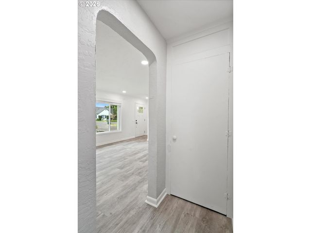 3588 SISTERS VIEW Ave, Eugene, OR 97401
