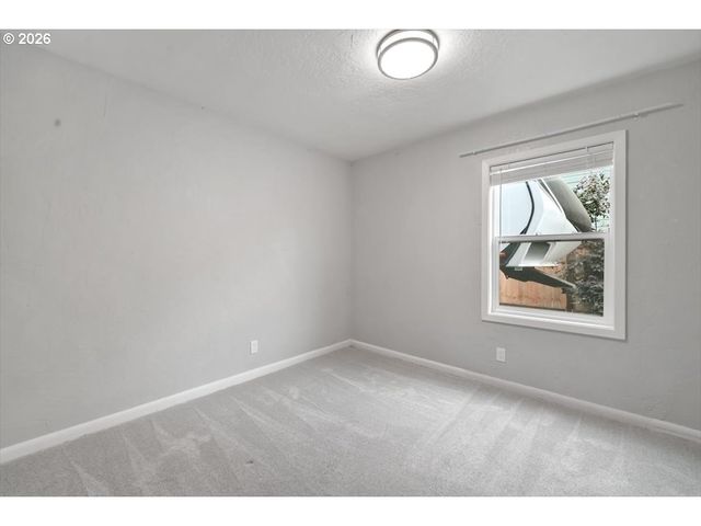 3588 SISTERS VIEW Ave, Eugene, OR 97401