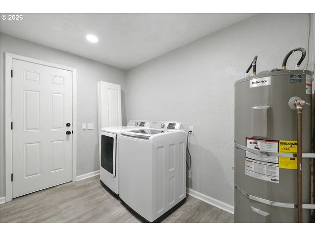3588 SISTERS VIEW Ave, Eugene, OR 97401