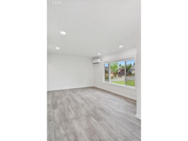 3588 SISTERS VIEW Ave, Eugene, OR 97401