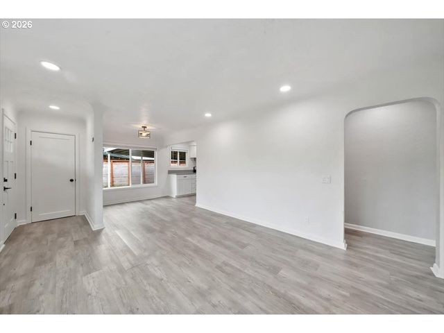3588 SISTERS VIEW Ave, Eugene, OR 97401