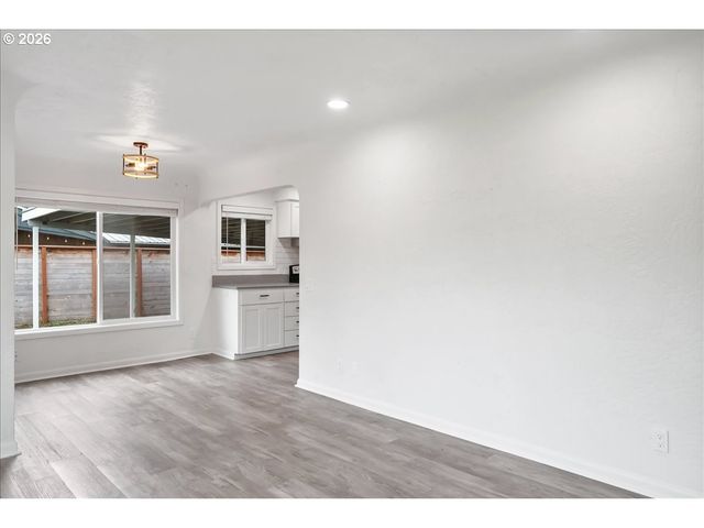 3588 SISTERS VIEW Ave, Eugene, OR 97401