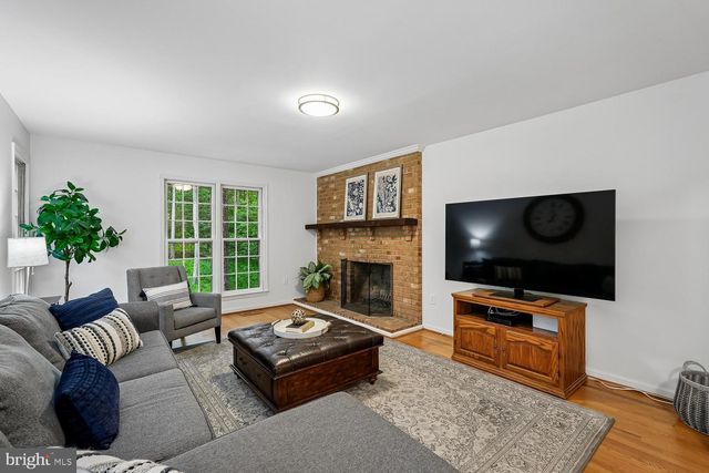 11732 STUART MILL RD, Oakton, VA 22124