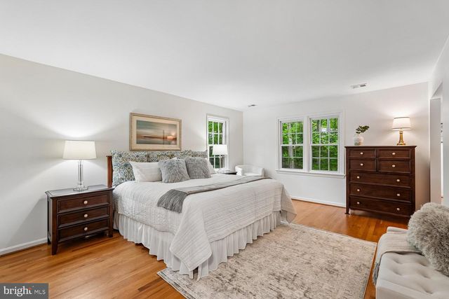 11732 STUART MILL RD, Oakton, VA 22124