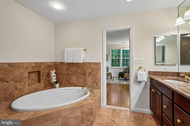 11732 STUART MILL RD, Oakton, VA 22124