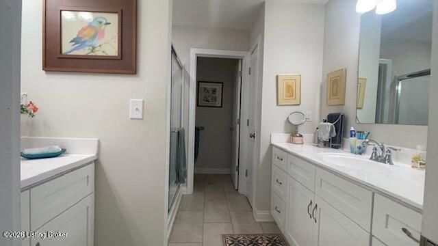 6726 Woods Mill Dr, Louisville, KY 40272