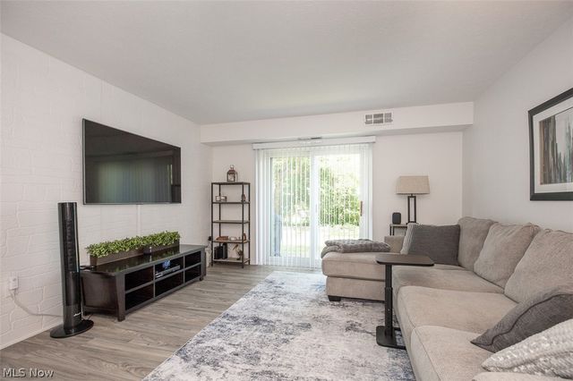 8507 N Akins 102, North Royalton, OH 44133