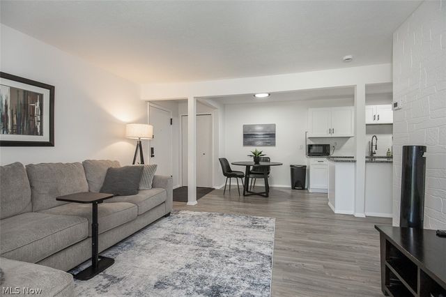 8507 N Akins 102, North Royalton, OH 44133