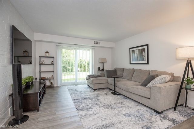 8507 N Akins 102, North Royalton, OH 44133