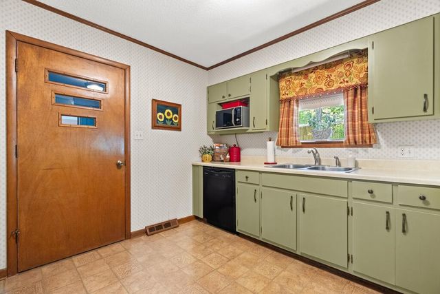 1590 NE Pleasant Grove Drive, Dalton, GA 30721