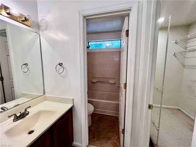 312 Tarneywood DR, Chesapeake, VA 23320