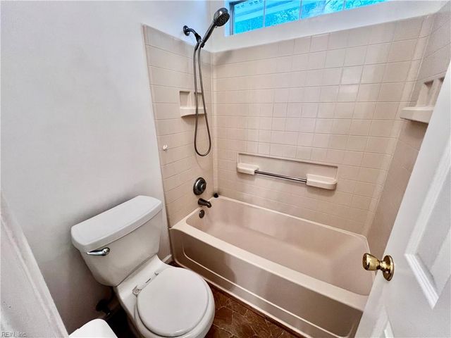 312 Tarneywood DR, Chesapeake, VA 23320