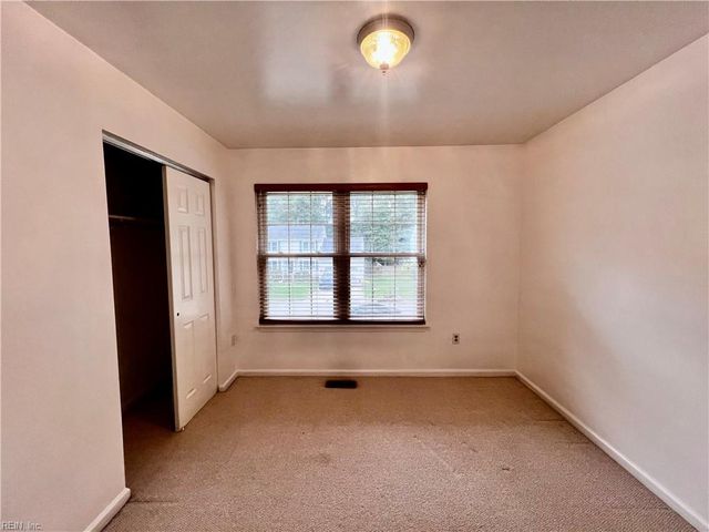 312 Tarneywood DR, Chesapeake, VA 23320