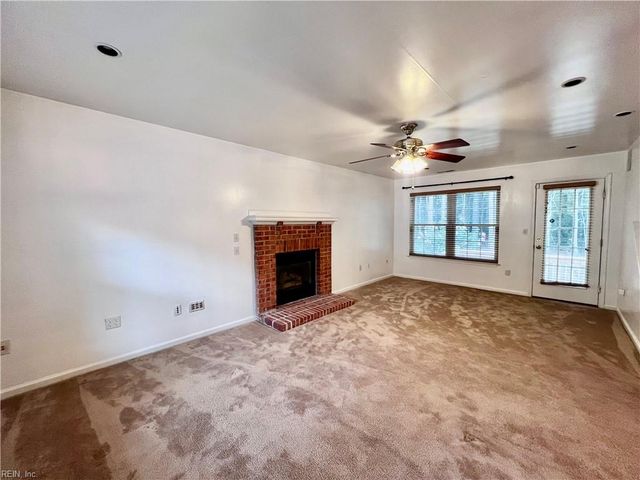 312 Tarneywood DR, Chesapeake, VA 23320