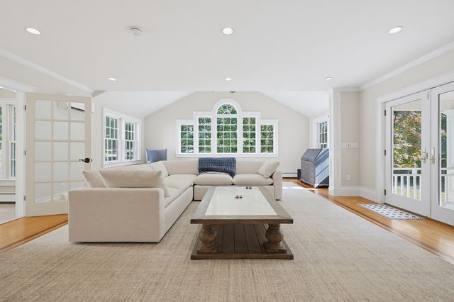 457 Hanlon Rd, Holliston, MA 01746