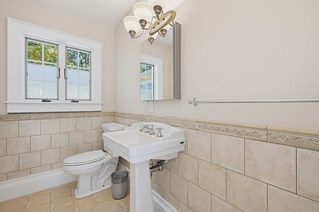 457 Hanlon Rd, Holliston, MA 01746