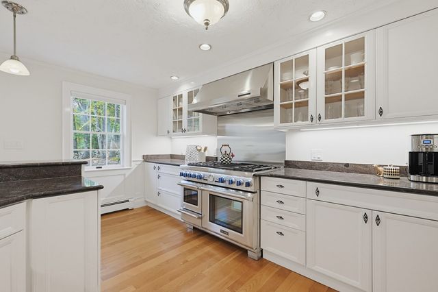 457 Hanlon Rd, Holliston, MA 01746