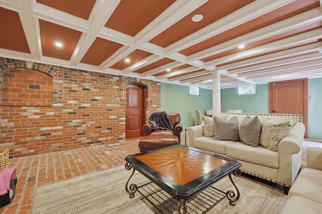 457 Hanlon Rd, Holliston, MA 01746