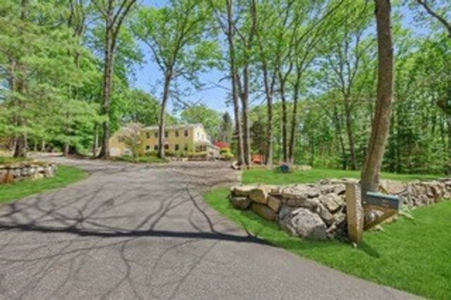 457 Hanlon Rd, Holliston, MA 01746