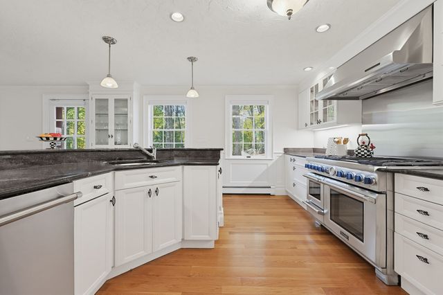 457 Hanlon Rd, Holliston, MA 01746