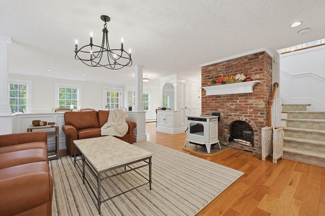 457 Hanlon Rd, Holliston, MA 01746