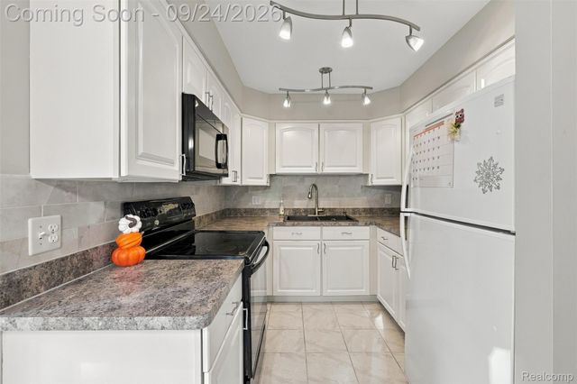 37327 Golfview Drive, Sterling Heights, MI 48312