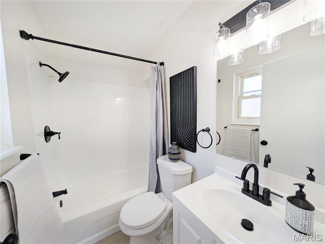 8835 Sumter Drive, St Louis, MO 63136