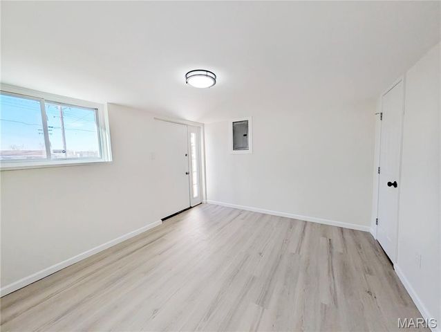 8835 Sumter Drive, St Louis, MO 63136