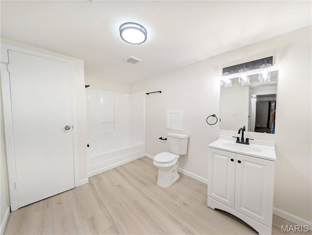 8835 Sumter Drive, St Louis, MO 63136