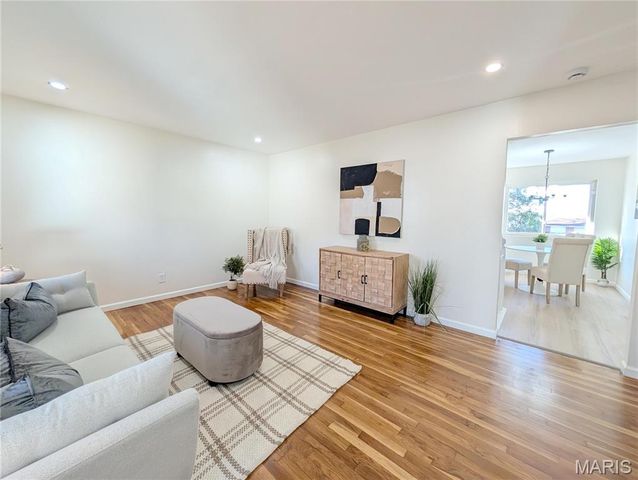 8835 Sumter Drive, St Louis, MO 63136