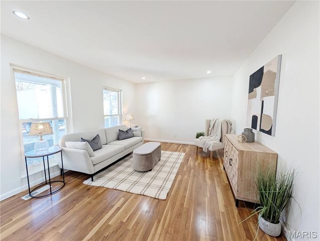 8835 Sumter Drive, St Louis, MO 63136