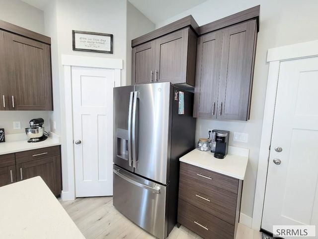 3965 N Barcelona Ave, Idaho Falls, ID 83401