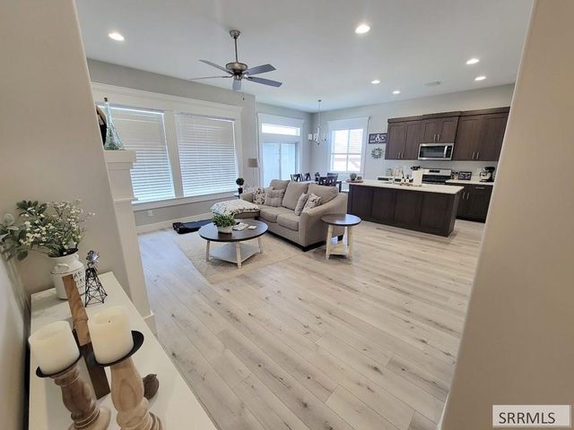 3965 N Barcelona Ave, Idaho Falls, ID 83401