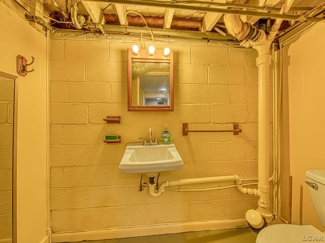 404 Outer Drive, Tecumseh, MI 49286