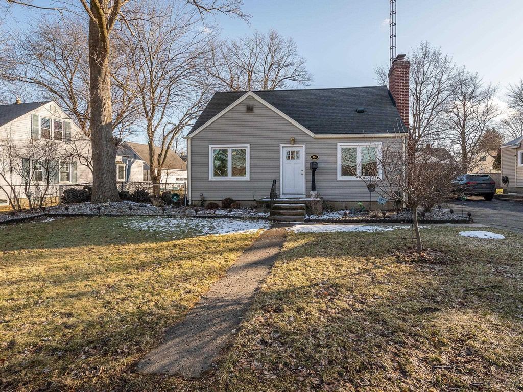 404 Outer Drive, Tecumseh, MI 49286