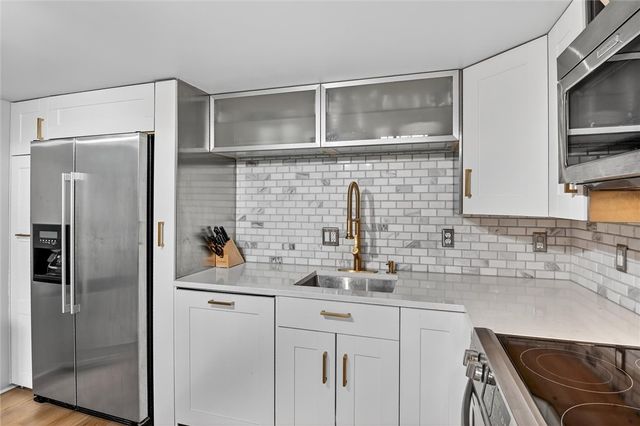 5850 Centre Ave 202, Shadyside, PA 15206