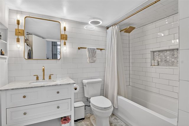 5850 Centre Ave 202, Shadyside, PA 15206