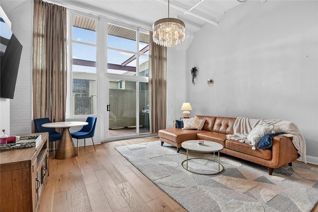 5850 Centre Ave 202, Shadyside, PA 15206