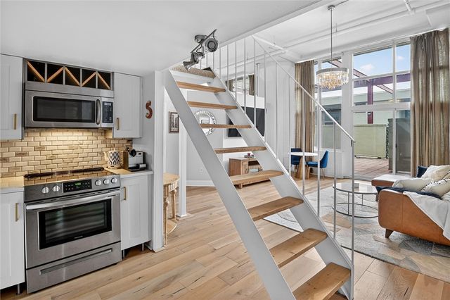 5850 Centre Ave 202, Shadyside, PA 15206