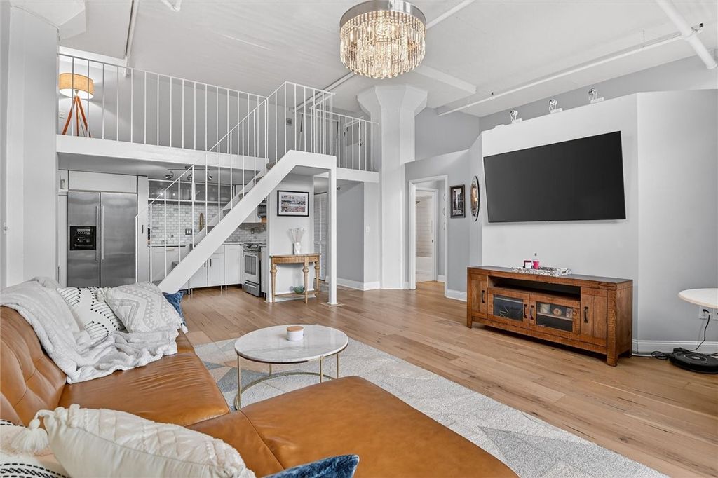 5850 Centre Ave 202, Shadyside, PA 15206