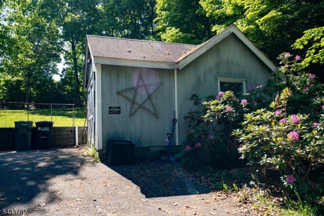 30 Mountainview Ave, Mount Arlington Boro, NJ 07856