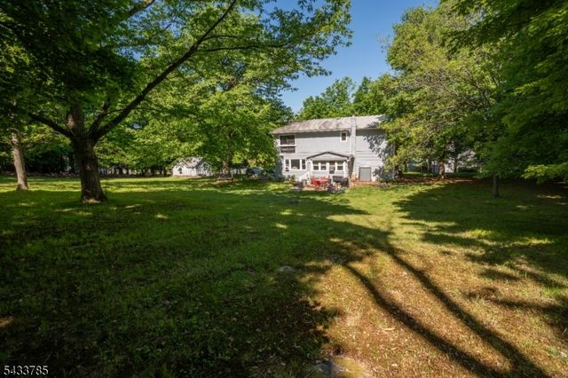30 Mountainview Ave, Mount Arlington Boro, NJ 07856