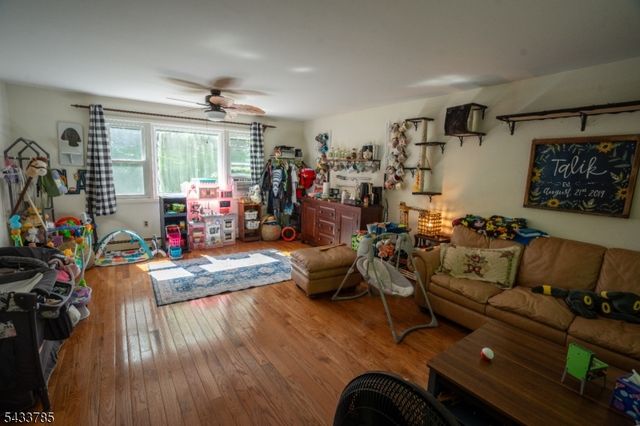30 Mountainview Ave, Mount Arlington Boro, NJ 07856