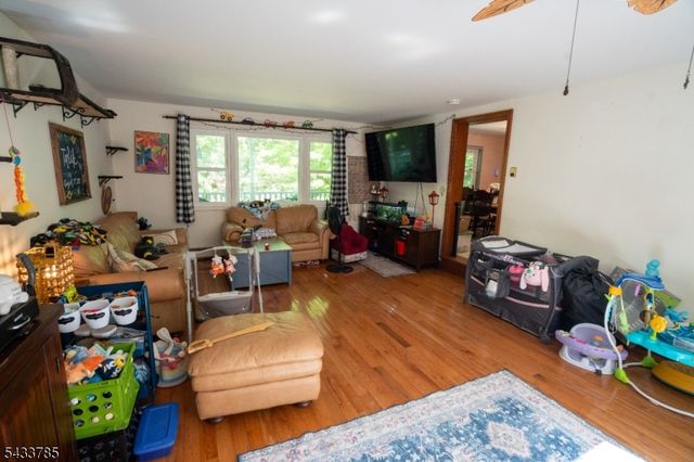30 Mountainview Ave, Mount Arlington Boro, NJ 07856