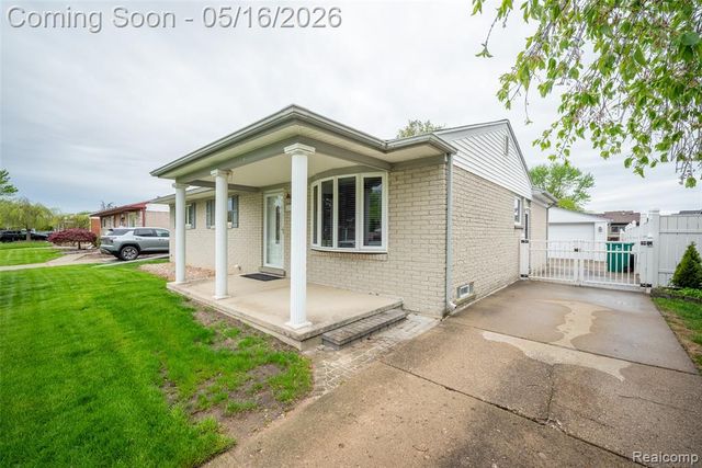 27188 Weddel Avenue, Brownstown, MI 48183